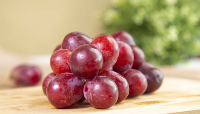 日本百元天价葡萄在国内降至40元 进口水果国产化你会买吗