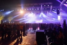 观众称花千元在演唱会上看柱子是为什么 知名歌手上海演唱会遭数百人吐槽