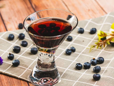 蓝莓泡酒保质期一般多久 蓝莓的常见食用方法