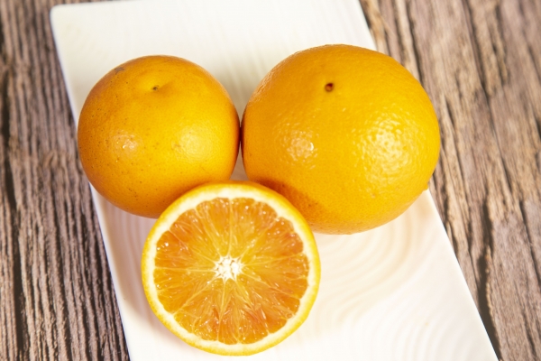 冰糖蒸橙子和盐蒸橙子的区别